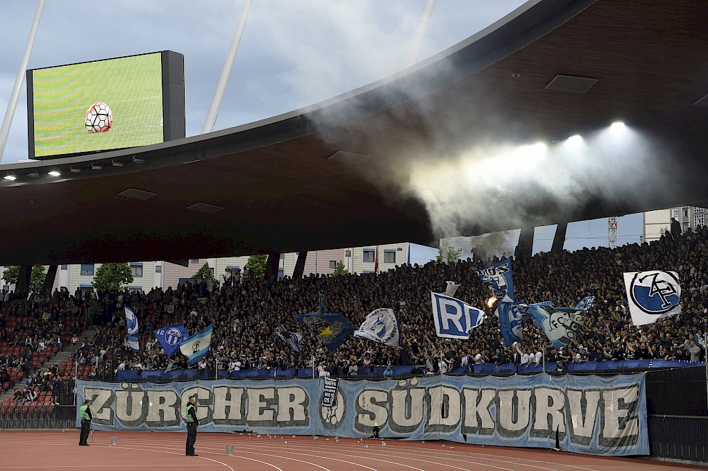 UND MäNGISCH SPIELEDS SCHLäCHT... - ALLI SAISONCHARTE CHAUFE!