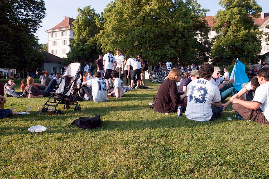 13. Mai 2006. 19:37 Uhr - 6 Jahre danach - Grillieren auf der Fritschiwiese!