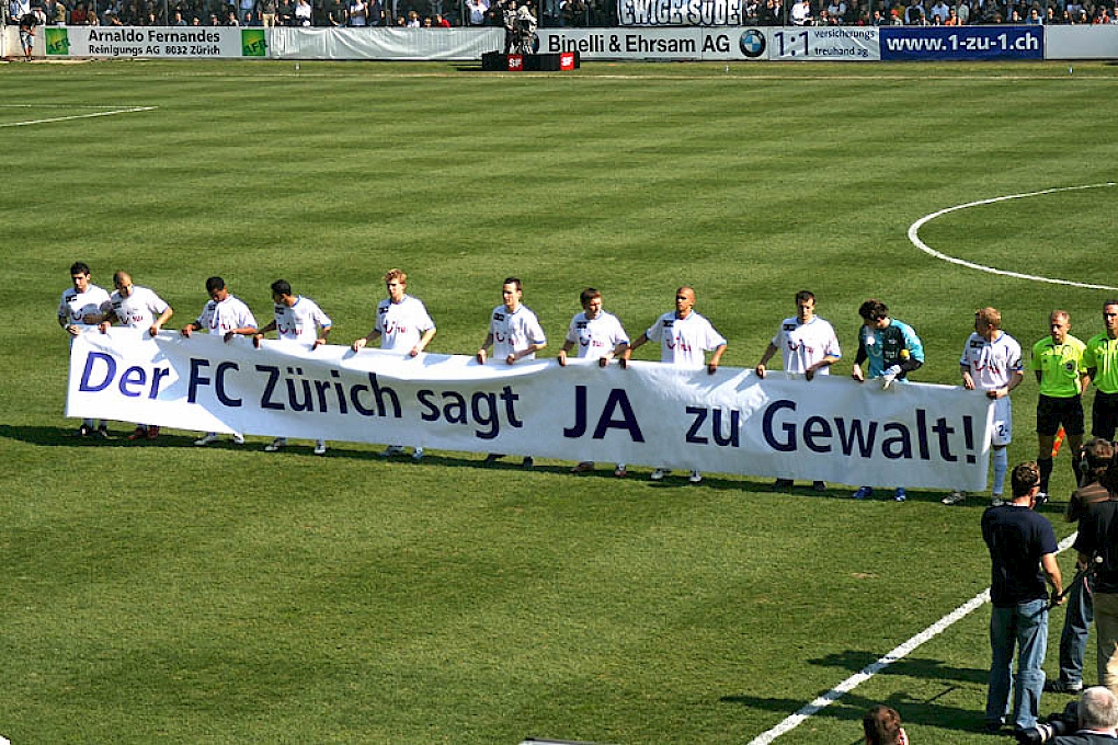Wie weit reichen die Kompetenzen privater Sicherheitsleute im Fussball?