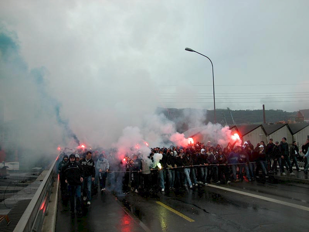 AN ALLE: MARSCH üBER DIE GELEISE!!!!!