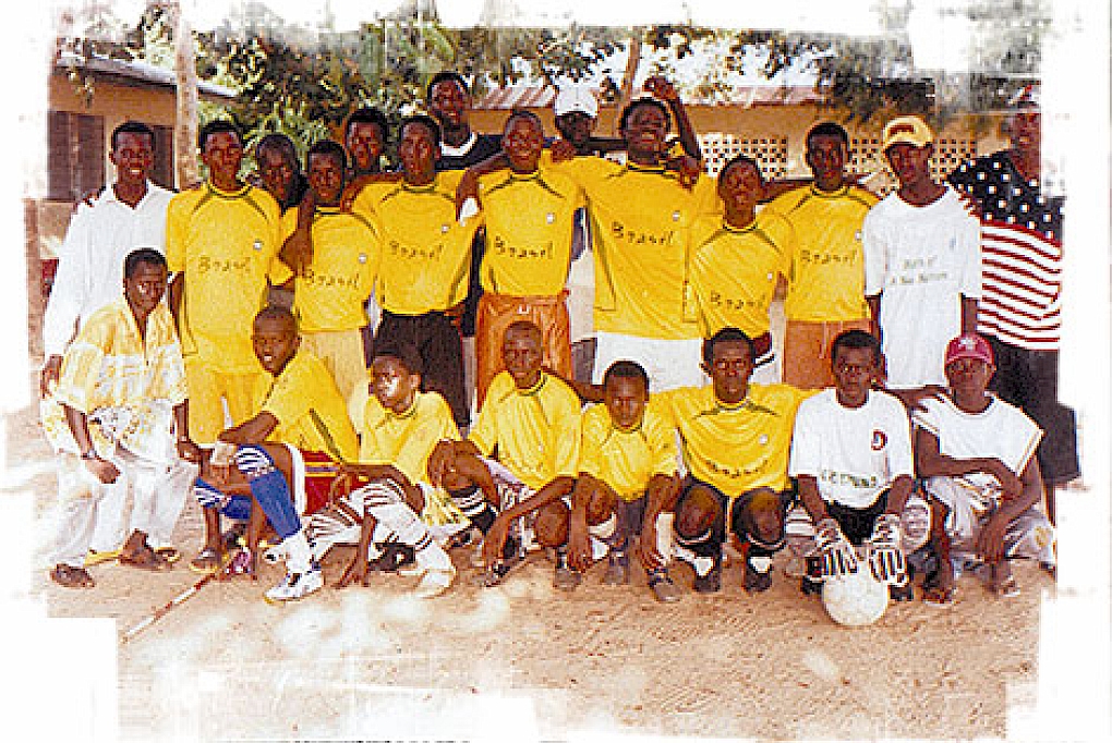 Zürcher Südkurve unterstützt Spendenaktion für Jugendliche Fussballer inGambia