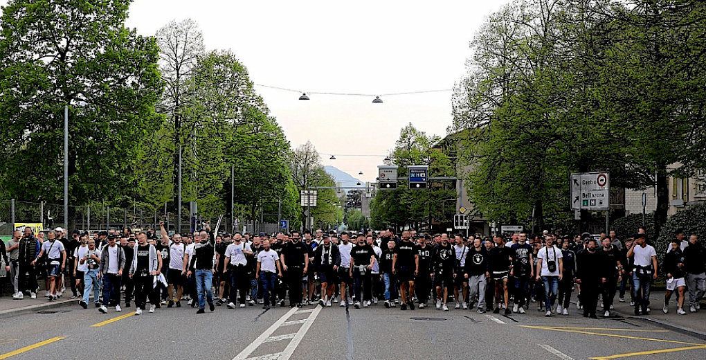 SUNNTIG: ALLI UF LUGANO