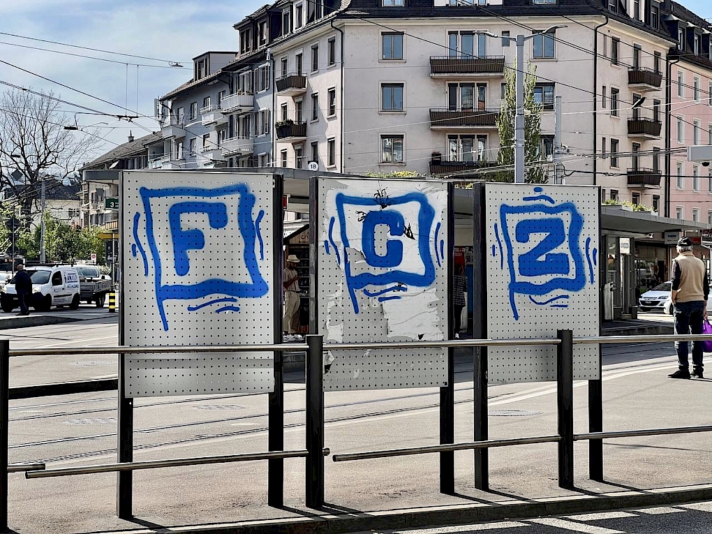 Sion dihei: Treffpunkt und Choreofahne